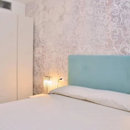 Modern Seaside With Pool Apartamento