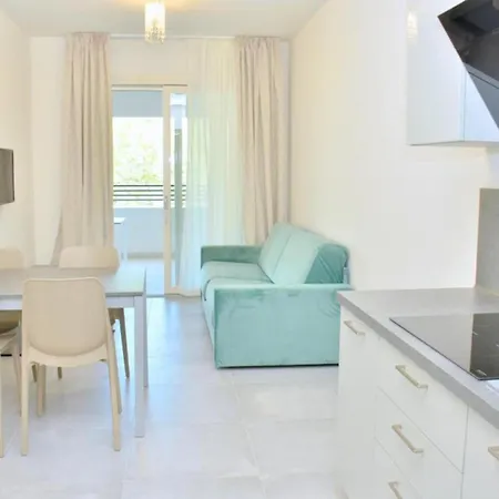 Apartamento Modern Seaside With Pool *
